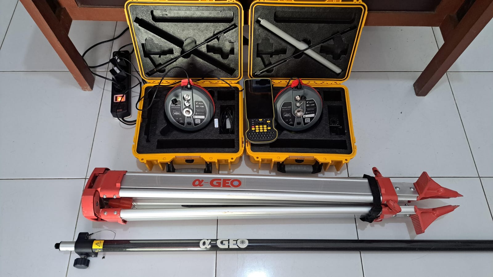 Alpha-GEO L300 GNSS RTK Receiver Set